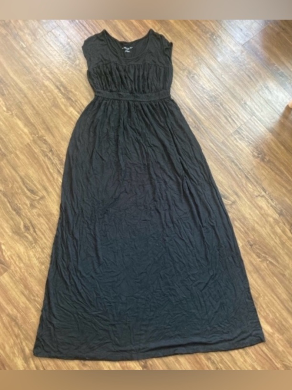 Liz Lange Black Cap-Sleeve Maxi Dress with Smocked Waist